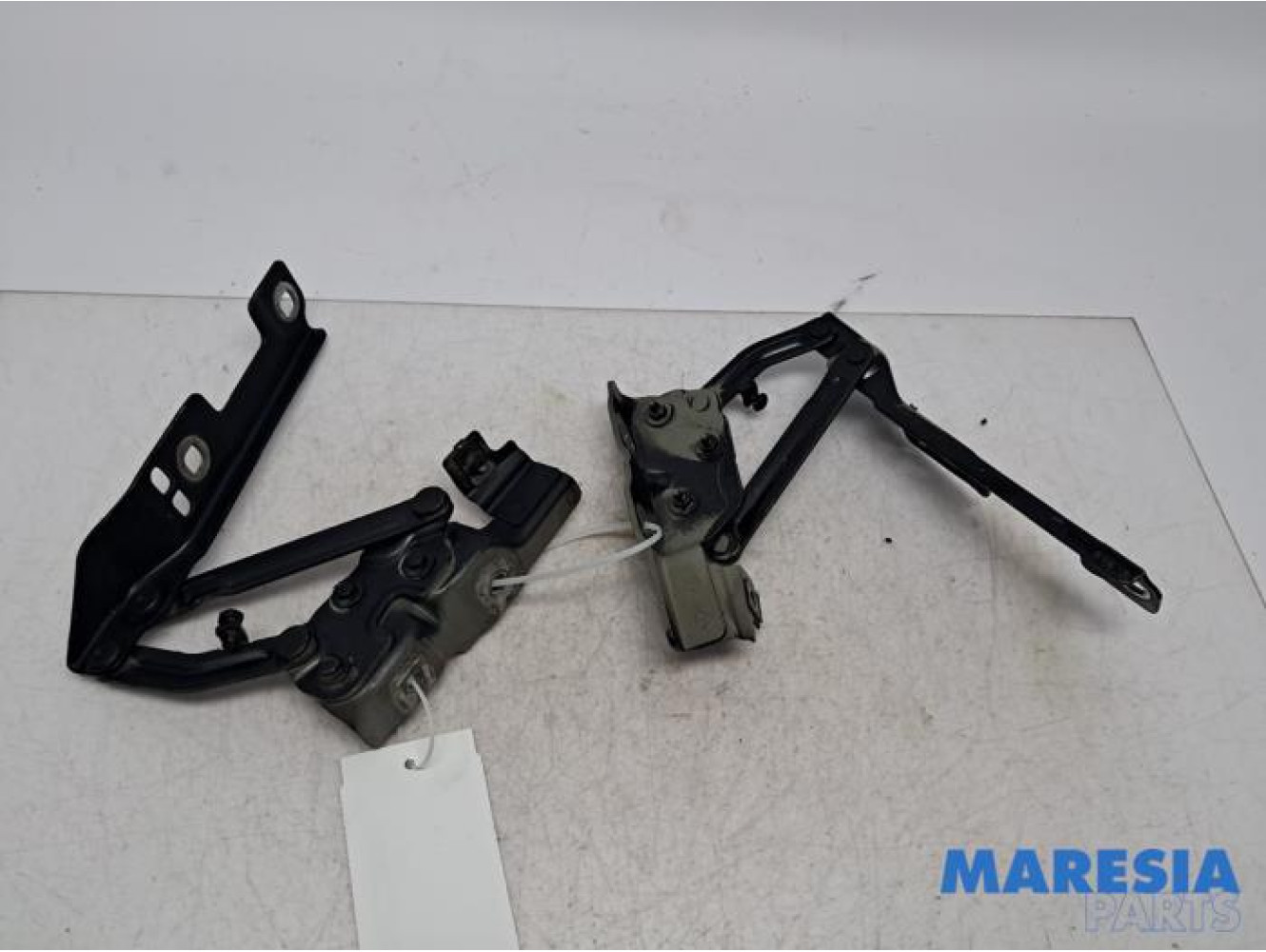 Opel - Astra - Bonnet Hinge