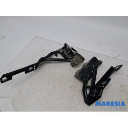Opel - Astra - Bonnet Hinge