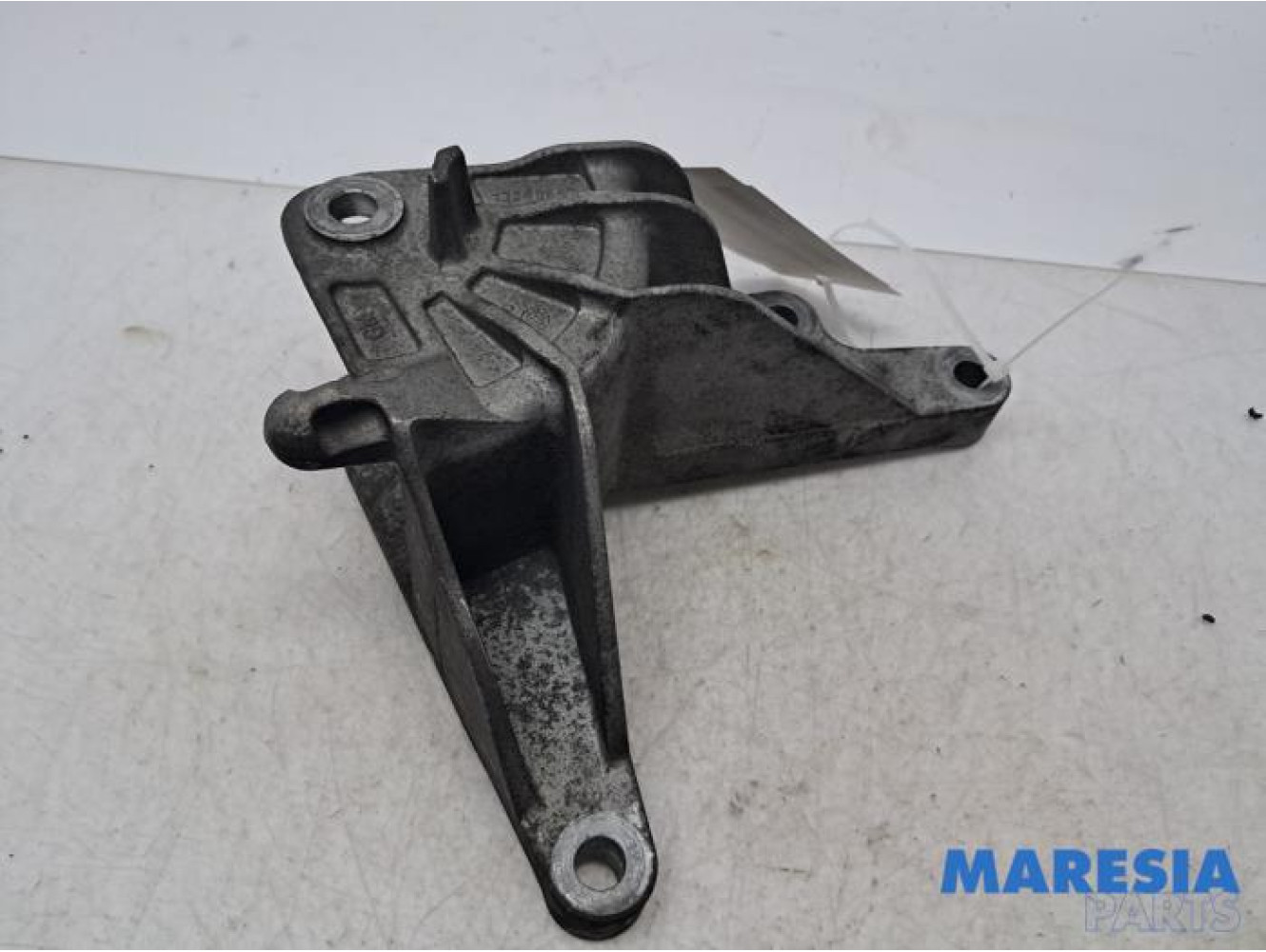 Opel - Astra - Engine mount