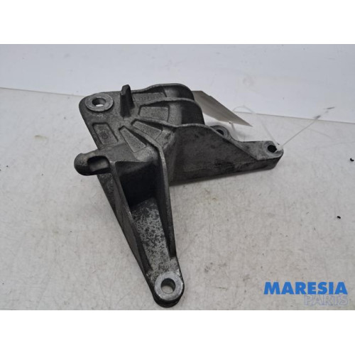 Opel - Astra - Engine mount