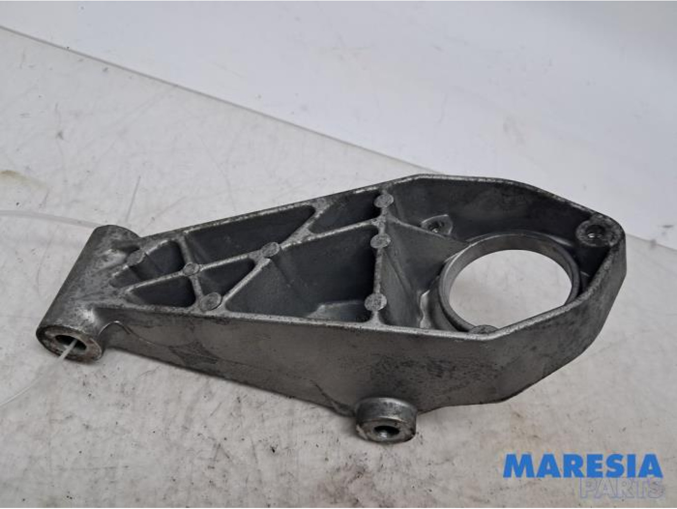 Opel - Astra - Engine mount