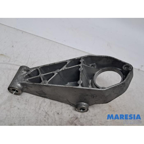 Opel - Astra - Engine mount