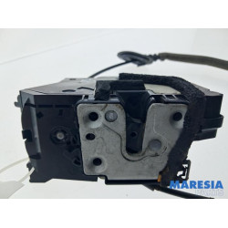 Renault - Captur - Front door lock mechanism 4-door, right