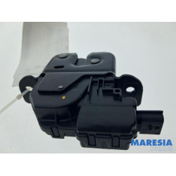 Renault - Captur - Tailgate lock mechanism