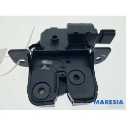 Renault - Captur - Tailgate lock mechanism