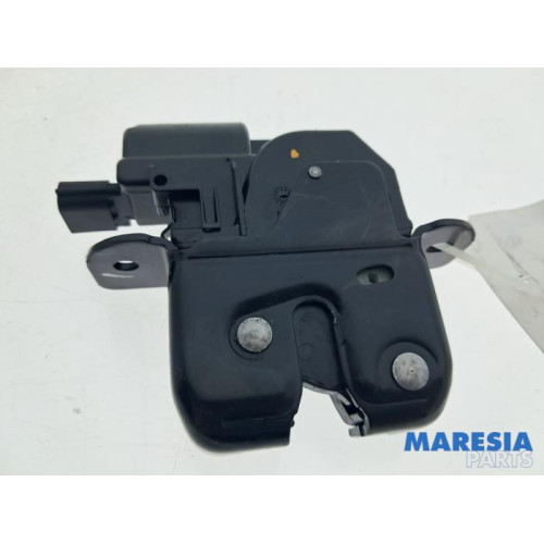 Renault - Captur - Tailgate lock mechanism