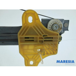 Renault - Captur - Rear door window mechanism 4-door, right