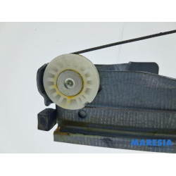 Renault - Captur - Rear door window mechanism 4-door, right
