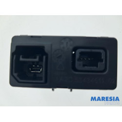 Renault - Captur - AUX / USB connection