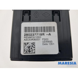 Renault - Captur - AUX / USB connection