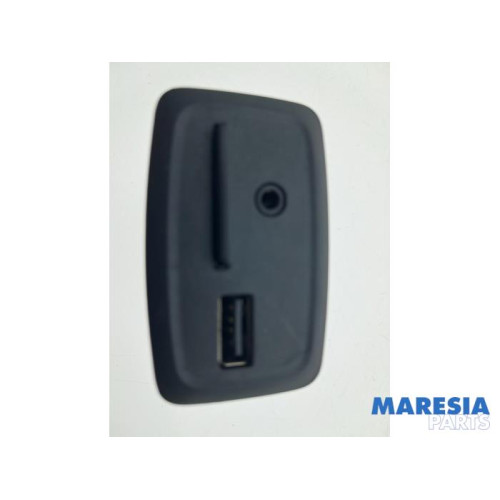Renault - Captur - AUX / USB-Anschluss