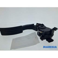 Renault - Captur - Accelerator pedal