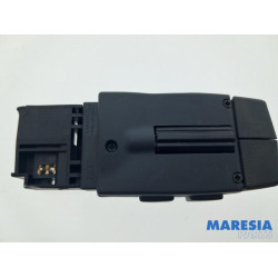 Renault - Captur - Steering wheel mounted radio control