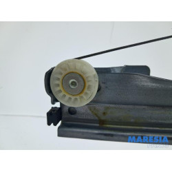 Renault - Clio - Rear door window mechanism 4-door, right