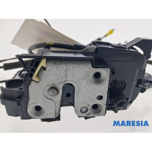 Opel - Vivaro - Sliding door lock mechanism, right