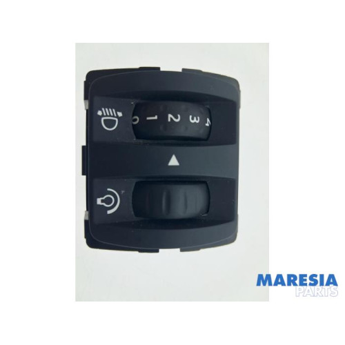 Renault - Clio - AIH headlight switch