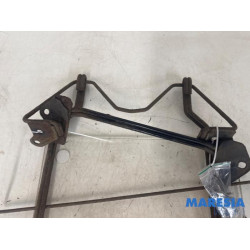 Opel - Vivaro - Spare wheel mechanism