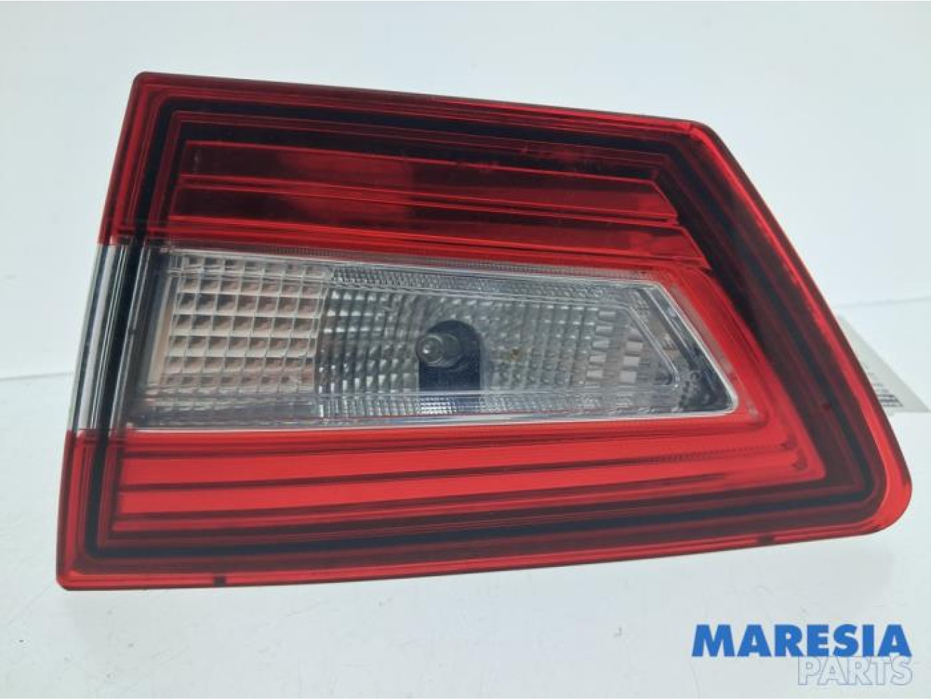 Renault - Clio - Feu arrière droit