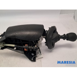 Opel - Vivaro - Gear stick