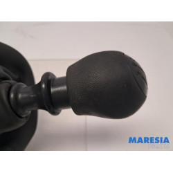 Opel - Vivaro - Gear stick