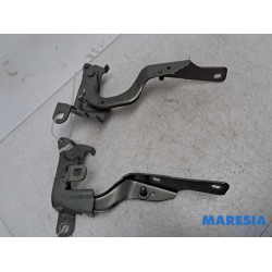 Renault - Captur - Bonnet Hinge