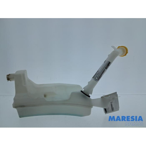 Renault - Captur - Front windscreen washer reservoir