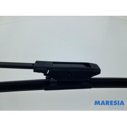 Renault - Captur - Front wiper arm