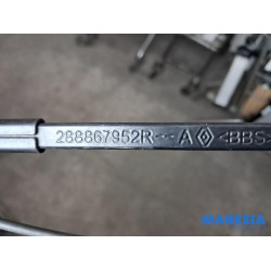 Renault - Captur - Front wiper arm