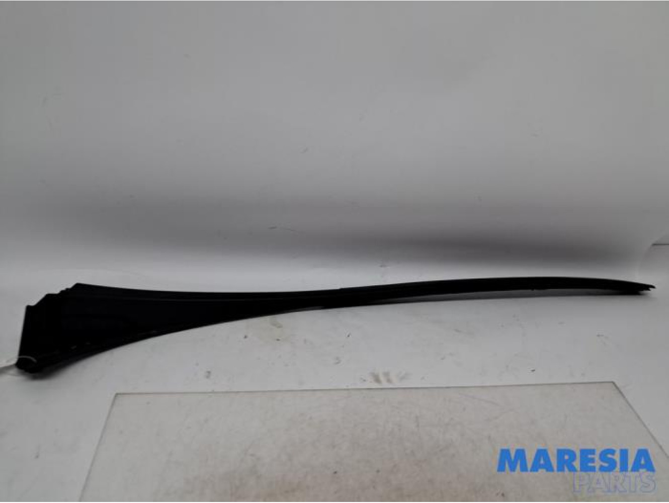 Opel - Vivaro - Frontscreen frame