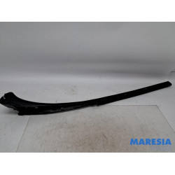 Opel - Vivaro - Frontscreen frame