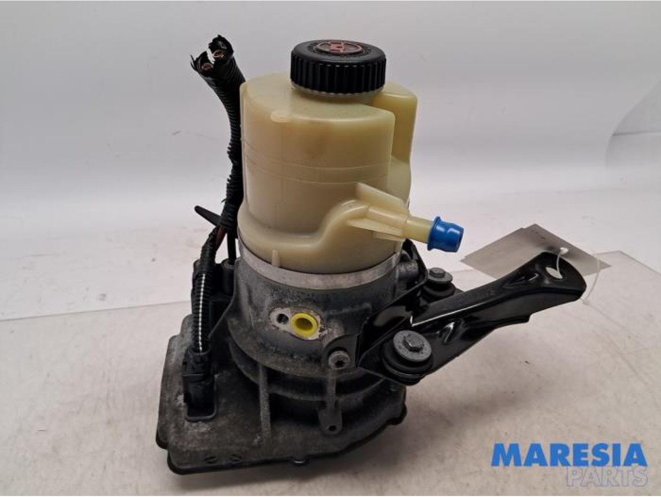Opel - Vivaro - Power steering pump