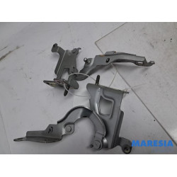 Opel - Vivaro - Bonnet Hinge