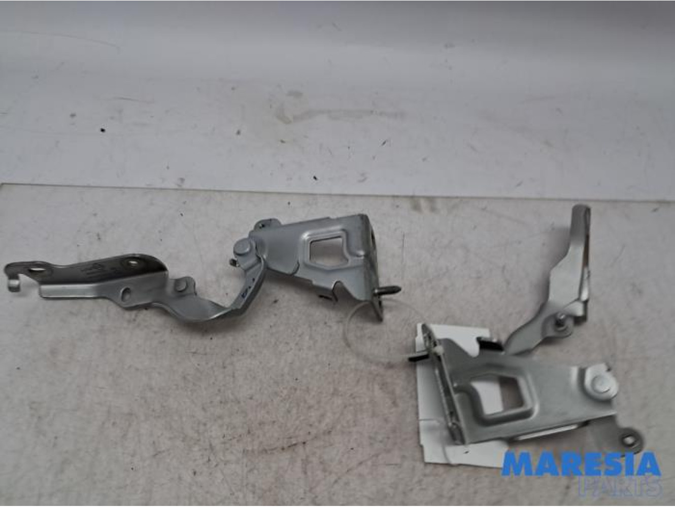 Opel - Vivaro - Bonnet Hinge