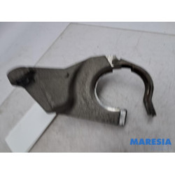 Opel - Vivaro - Engine mount