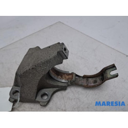 Opel - Vivaro - Engine mount