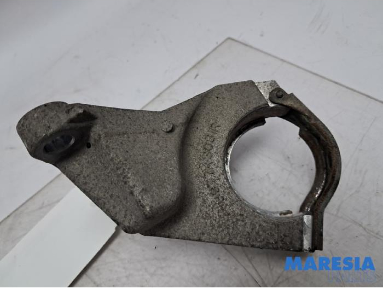 Opel - Vivaro - Engine mount