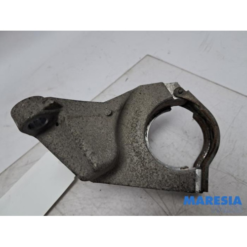 Opel - Vivaro - Engine mount
