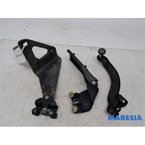 Opel - Vivaro - Sliding door roller, right