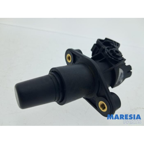 Peugeot - 107 - Tailgate lock mechanism