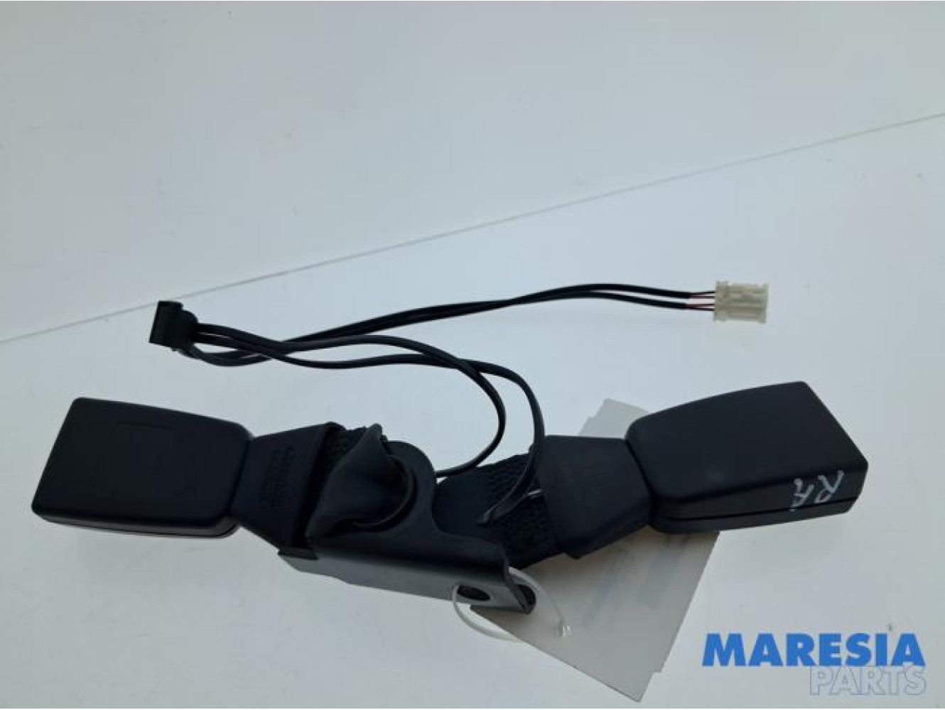 Citroen - C4 Cactus - Rear seatbelt buckle, centre