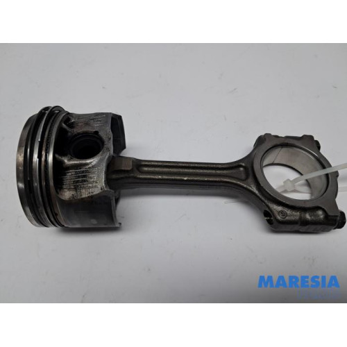 Renault - Clio - Connecting rod