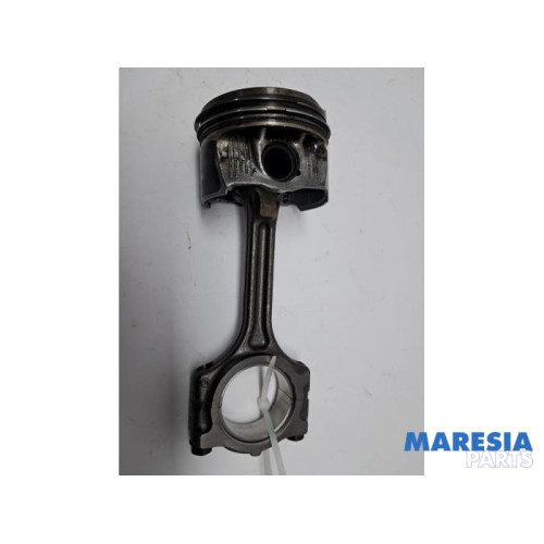 Renault - Clio - Connecting rod