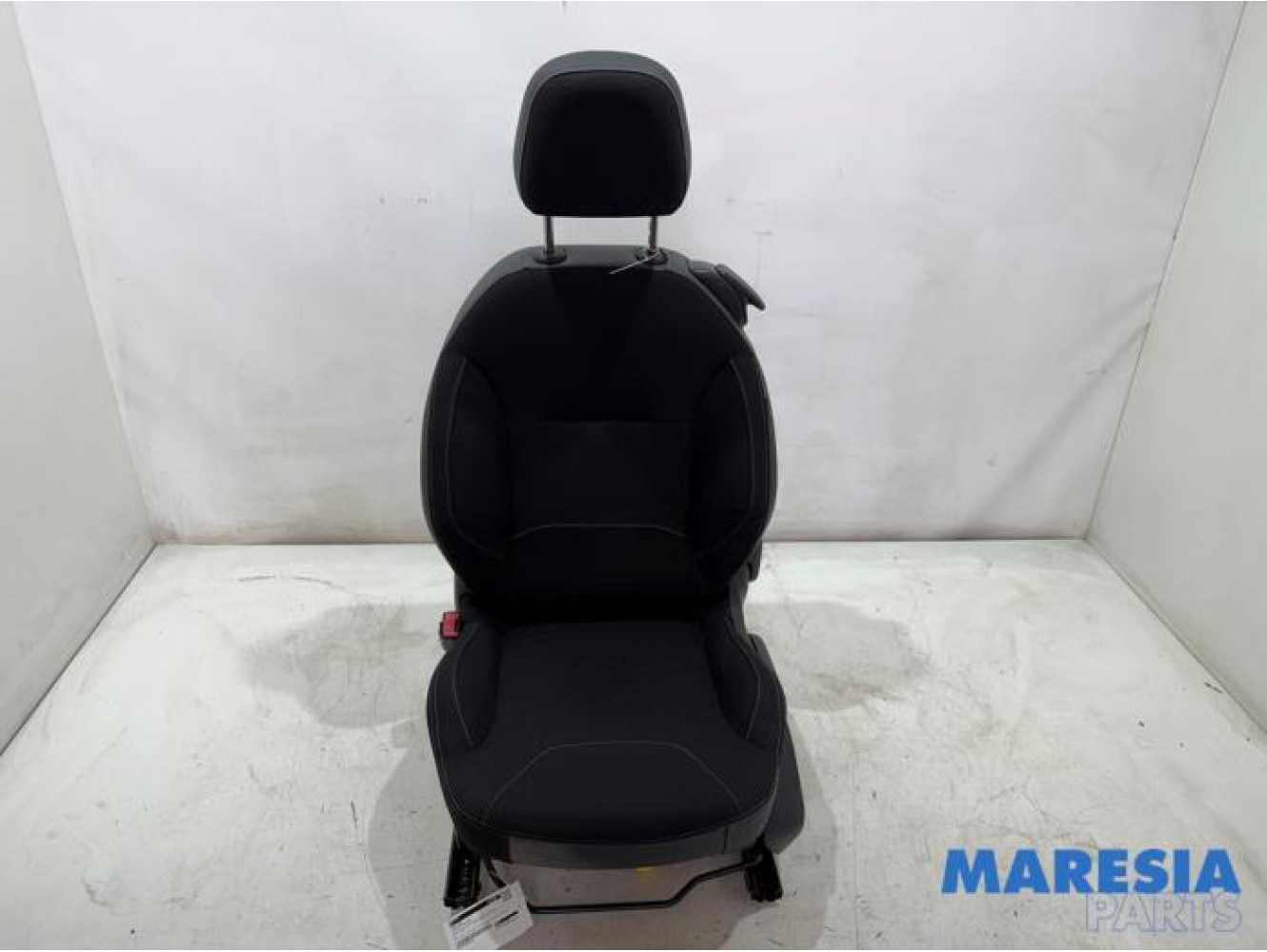 Citroen - DS3 - Seat, left