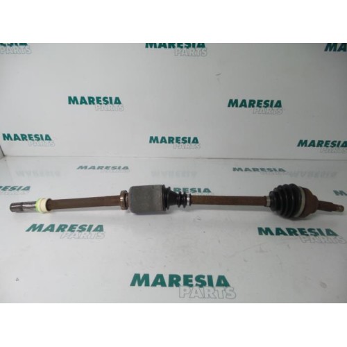 Renault - Trafic - Front drive shaft, right