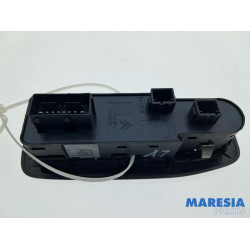 Peugeot - 2008 - Multi-functional window switch