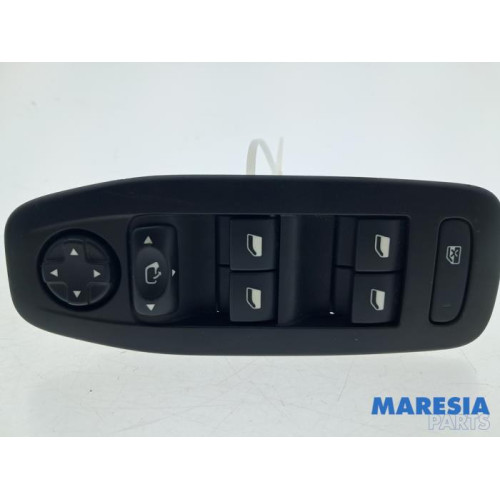 Peugeot - 2008 - Multi-functional window switch