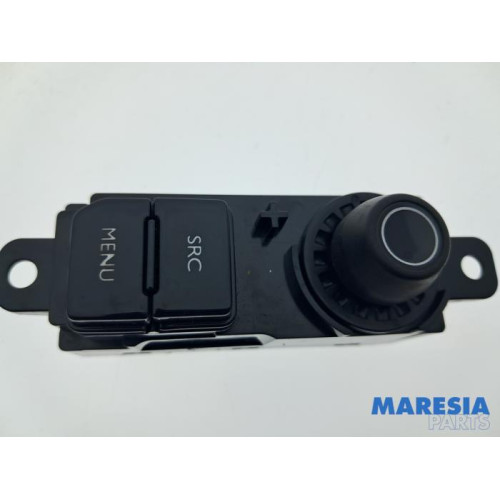 Peugeot - 2008 - Navigation control panel