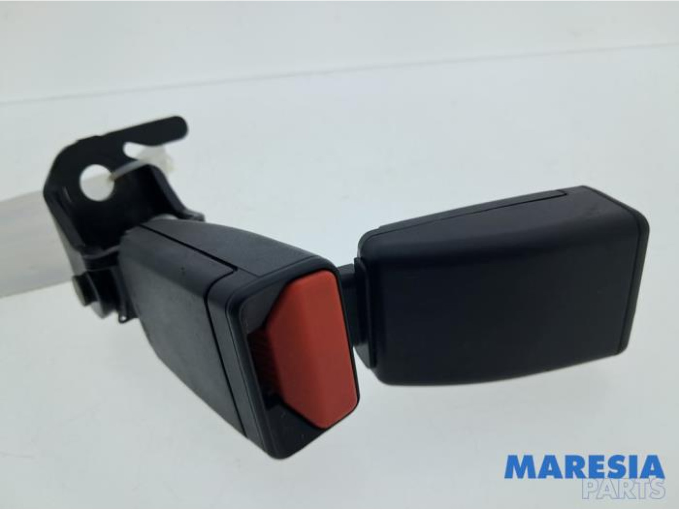 Peugeot - 2008 - Insertion ceinture de sécurité arrière droite