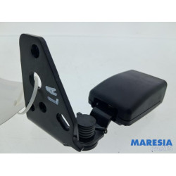 Peugeot - 2008 - Insertion ceinture de sécurité arrière gauche