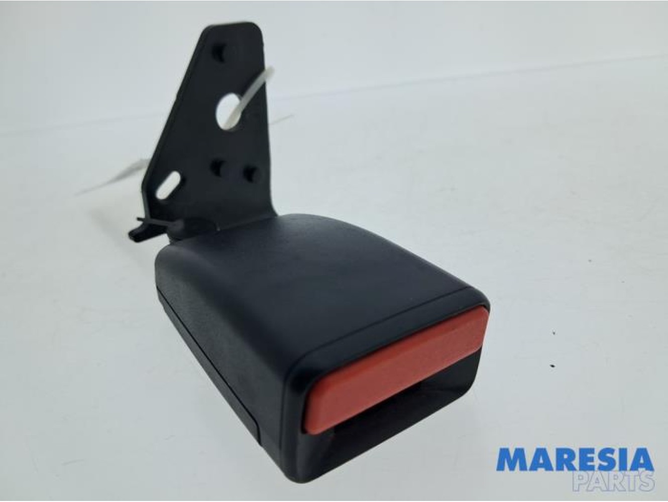 Peugeot - 2008 - Insertion ceinture de sécurité arrière gauche